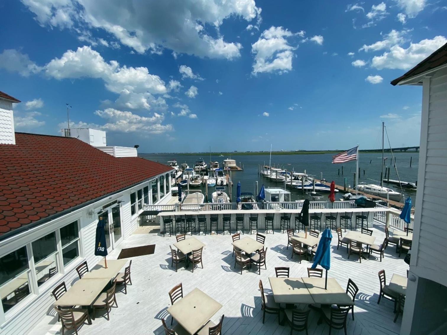 Tavern On The Bay Hotel - Frank Sinatra Suite Съмърс Пойнт Екстериор снимка